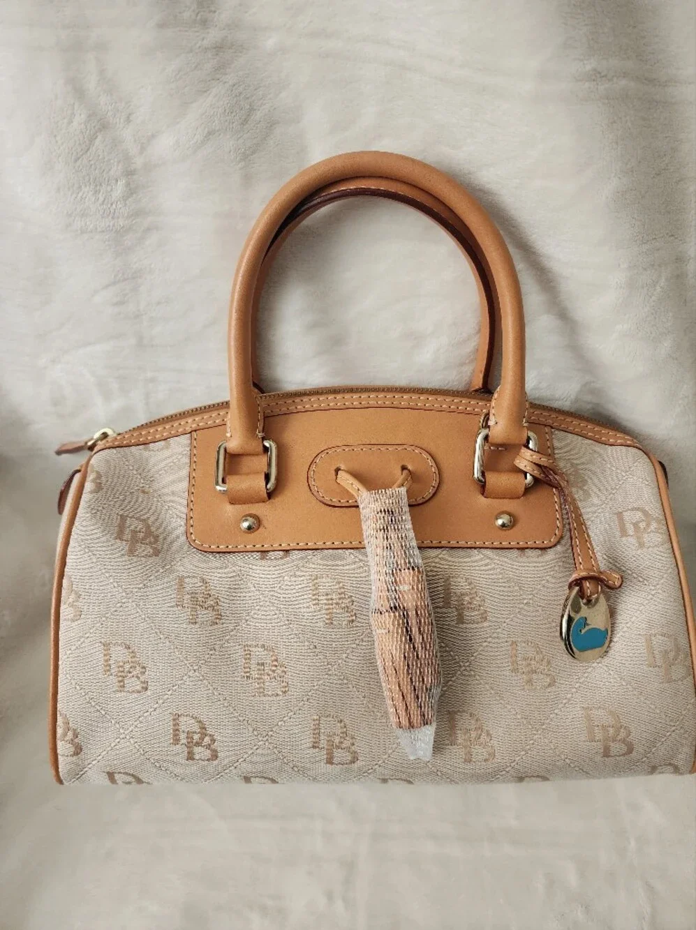 N/A elegant beige